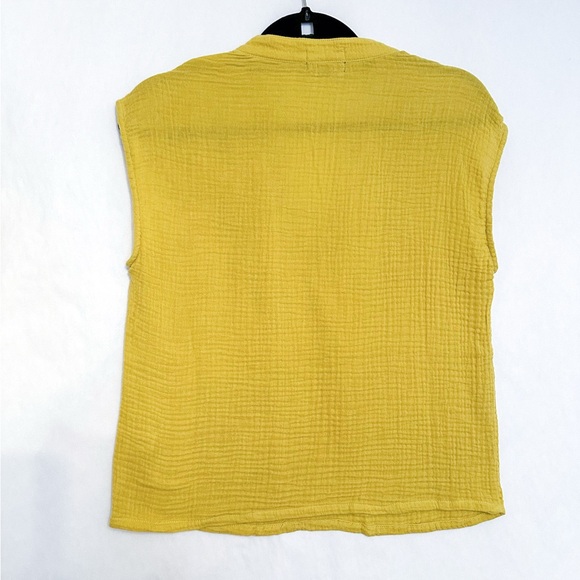 Monrow Gauze Sleeveless Top in Color “Avacado” Size X-Small - Picture 6 of 8